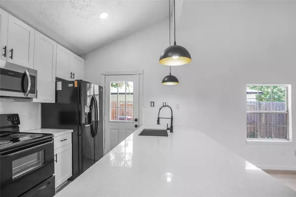 14110 Towne Way DR, Sugar Land, TX 77498