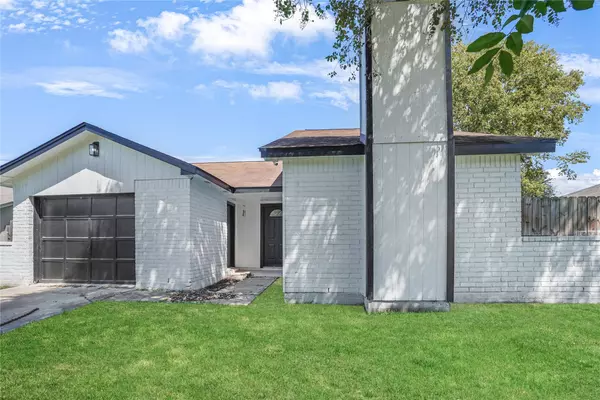 14110 Towne Way DR, Sugar Land, TX 77498