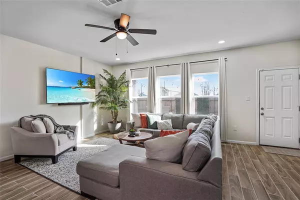 7950 Blue ST, Houston, TX 77028