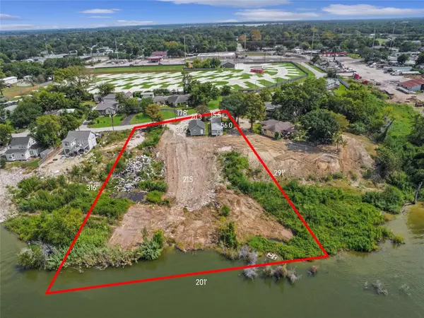 207 Riverside ST, Highlands, TX 77562