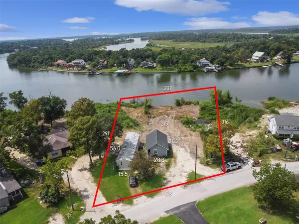 207 Riverside ST, Highlands, TX 77562