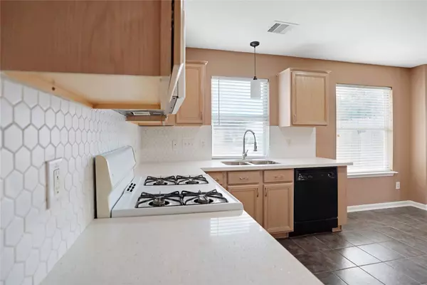 8626 Valley Crest LN, Houston, TX 77075