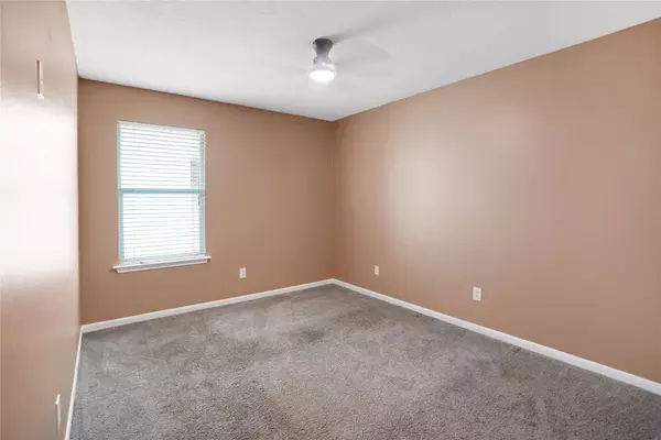 8626 Valley Crest LN, Houston, TX 77075