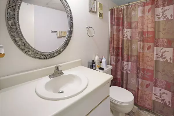 12905 Woodforest BLVD #606, Houston, TX 77015