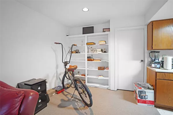 12905 Woodforest BLVD #606, Houston, TX 77015