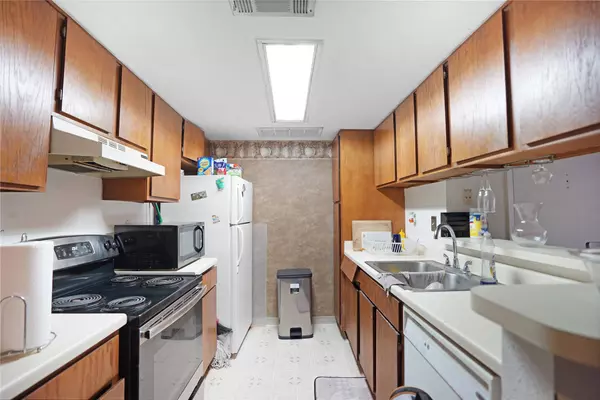 12905 Woodforest BLVD #606, Houston, TX 77015