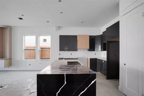 6206 Cebra ST, Houston, TX 77091