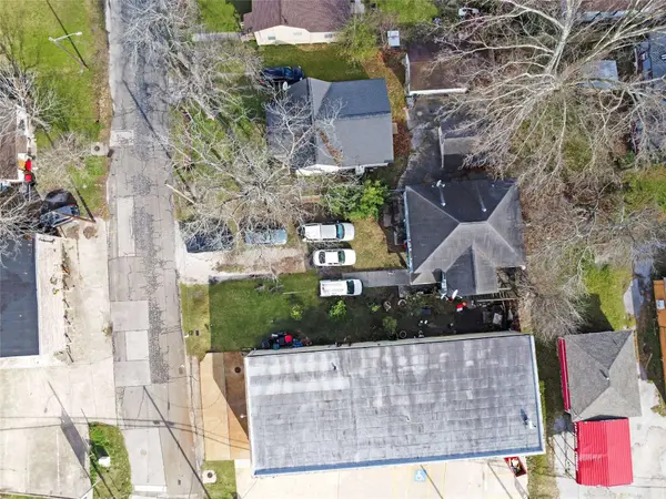 4 E Francis ST, Baytown, TX 77520