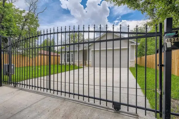 4834 Van Fleet ST, Houston, TX 77033
