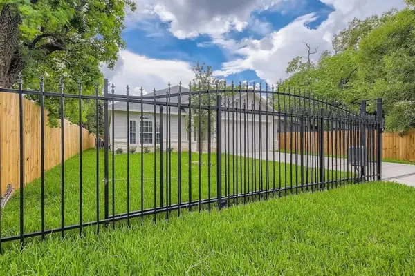 4834 Van Fleet ST, Houston, TX 77033
