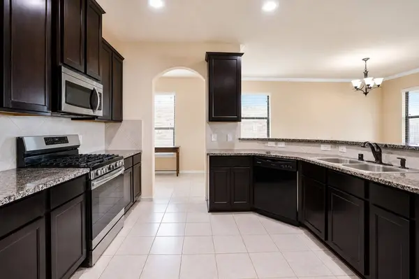 9106 Saint Laurent LN, Houston, TX 77044
