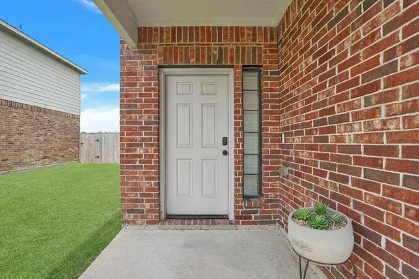 9106 Saint Laurent LN, Houston, TX 77044
