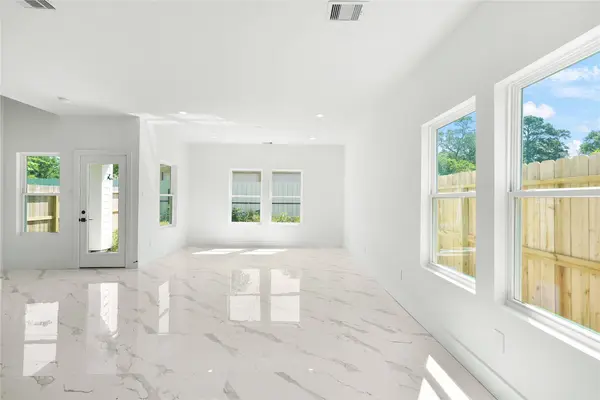 6210 Cebra ST, Houston, TX 77091