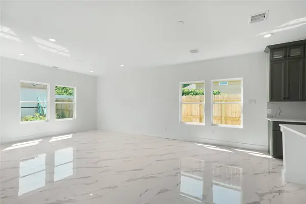 6210 Cebra ST, Houston, TX 77091
