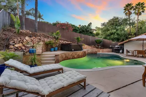 2460 Reill View Dr, Escondido, CA 92025