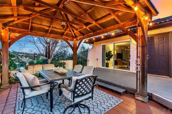 2460 Reill View Dr, Escondido, CA 92025