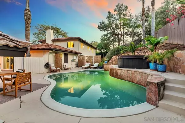 2460 Reill View Dr, Escondido, CA 92025