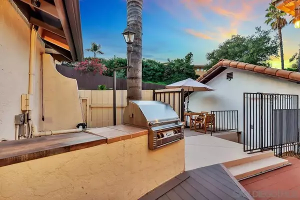 2460 Reill View Dr, Escondido, CA 92025