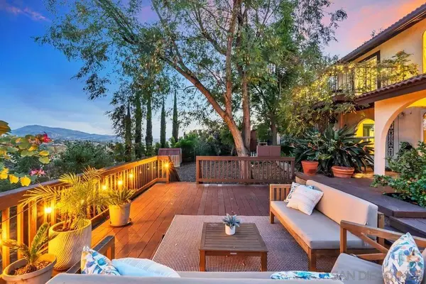 2460 Reill View Dr, Escondido, CA 92025