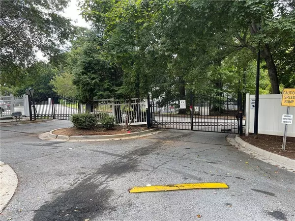 2504 Walden Lake DR, Decatur, GA 30035