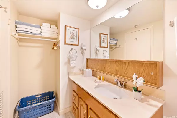 229 Paoakalani AVE #2008(NUC), Honolulu, HI 96815