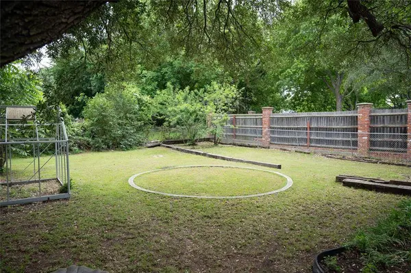 1106 E Franklin Street, Hillsboro, TX 76645