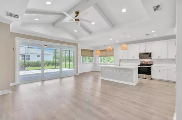 8424 Landshark Boulevard, Panama City Beach, FL 32413