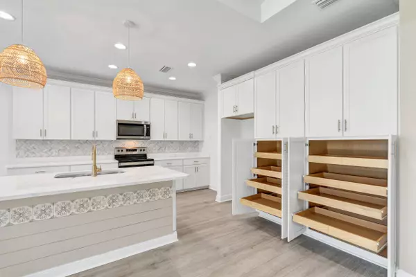 8424 Landshark Boulevard, Panama City Beach, FL 32413