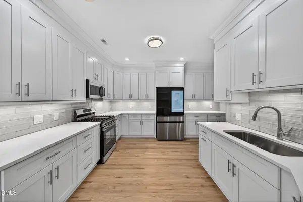 2004 Clyde Bank CT, Cary, NC 27511