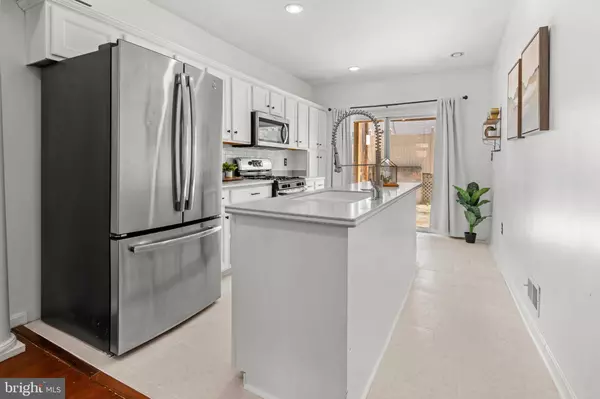 823 S DECKER AVE, Baltimore, MD 21224