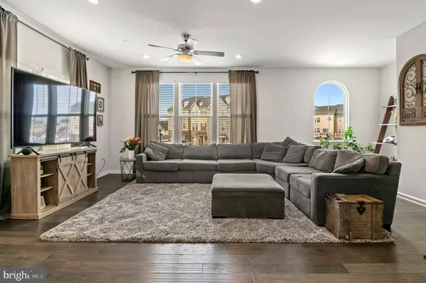 8249 HICKORY HOLLOW DR, Glen Burnie, MD 21060