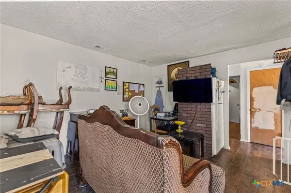 2105 Robert E Lee DR, Killeen, TX 76543