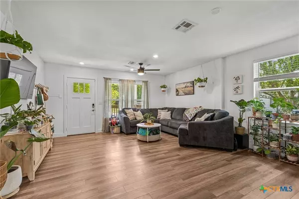 413 W Lincoln AVE, Copperas Cove, TX 76522