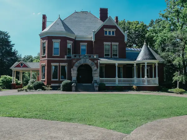 Choosing Renovated Victorian Homes in 43201 Without Regret