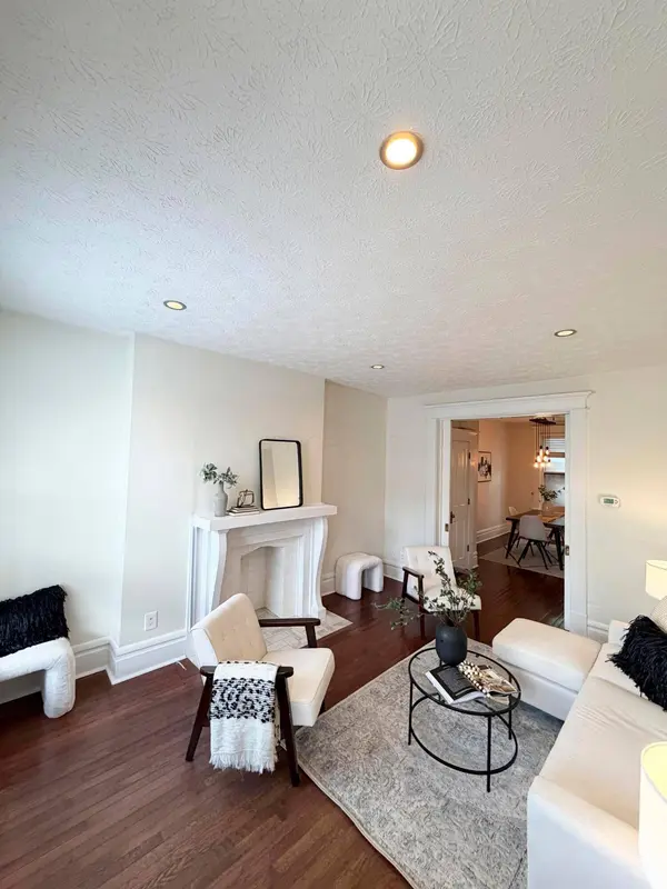 915 Dennison Avenue, Columbus, OH 43201