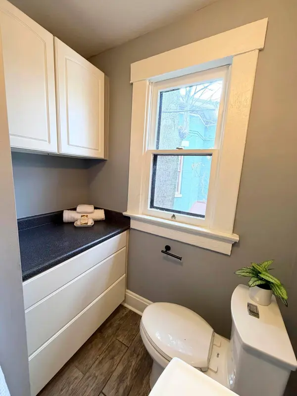 915 Dennison Avenue, Columbus, OH 43201