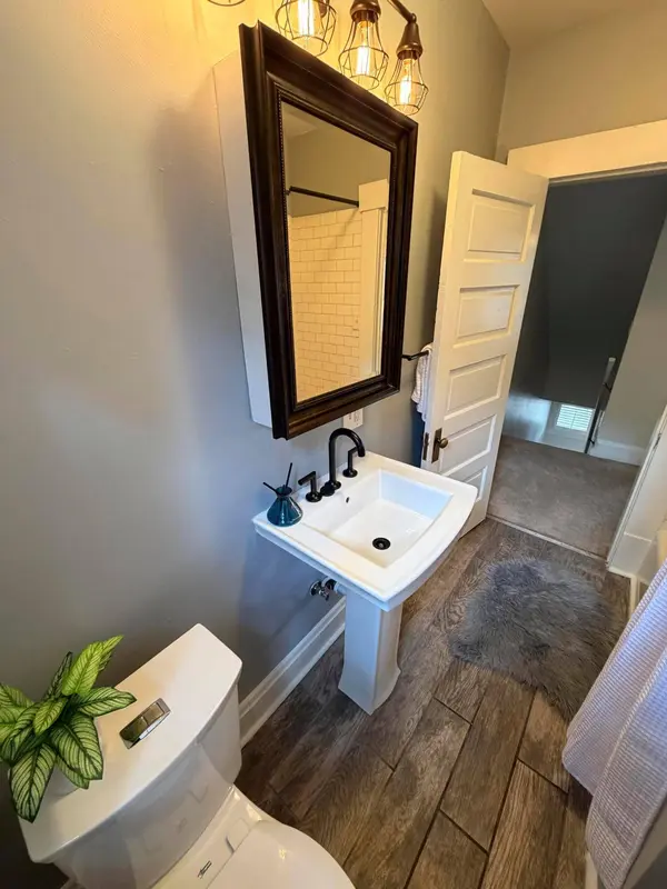 915 Dennison Avenue, Columbus, OH 43201