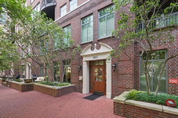 250 Daniel Burnham Square #702