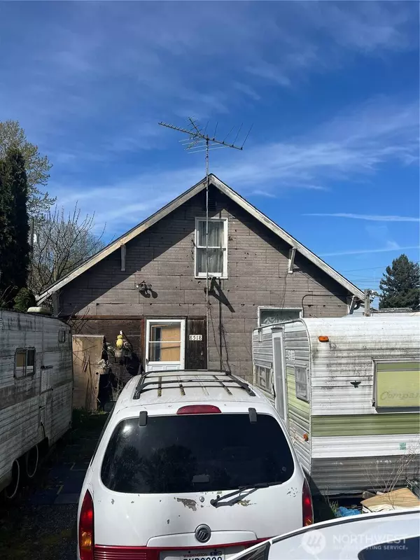 8518 9th AVE E, Tacoma, WA 98445