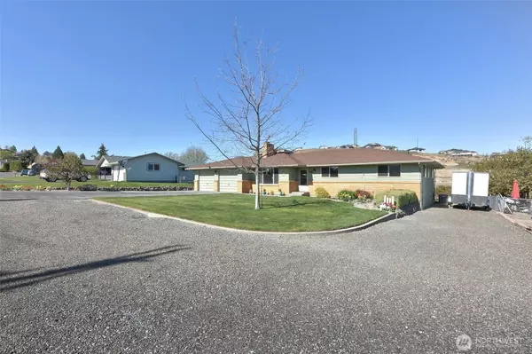 210 Hillcrest DR, Selah, WA 98942