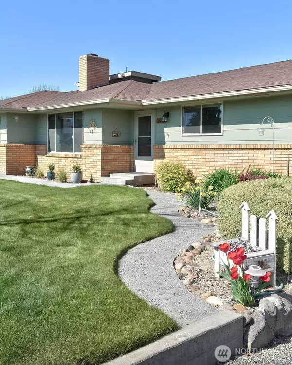 210 Hillcrest DR, Selah, WA 98942