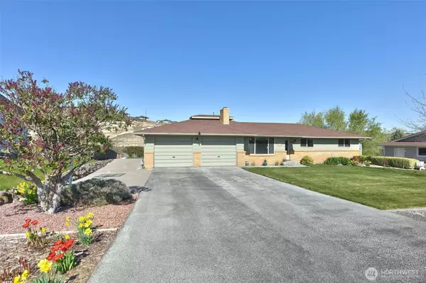 210 Hillcrest DR, Selah, WA 98942