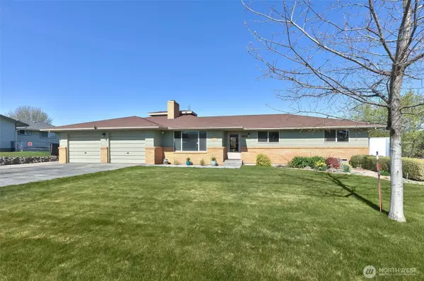 210 Hillcrest DR, Selah, WA 98942