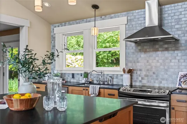 1533 S Sunset DR, Tacoma, WA 98465