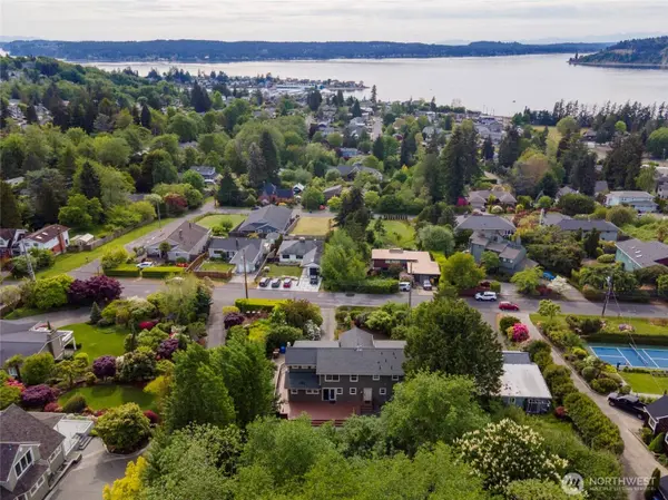 1533 S Sunset DR, Tacoma, WA 98465