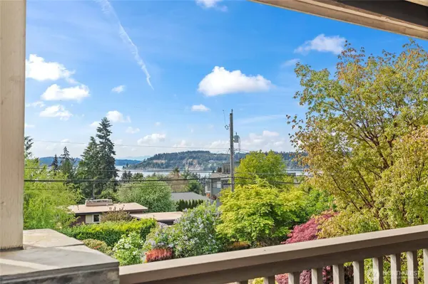 1533 S Sunset DR, Tacoma, WA 98465