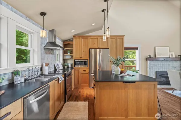 1533 S Sunset DR, Tacoma, WA 98465