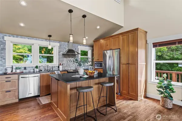 1533 S Sunset DR, Tacoma, WA 98465