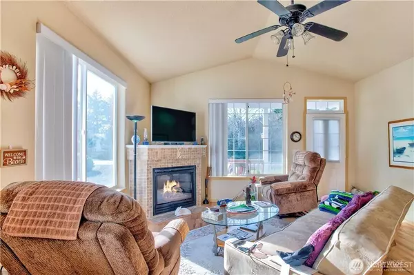 152 N Oar LOOP NW, Ocean Shores, WA 98569