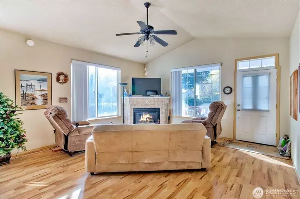 152 N Oar LOOP NW, Ocean Shores, WA 98569